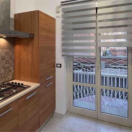 3 Fermate Dal Colosseo - Casa Vacanze Elena - 50 M Da Metro Garbatella Rom Exteriör bild