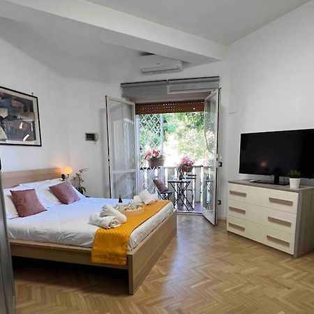 3 Fermate Dal Colosseo - Casa Vacanze Elena - 50 M Da Metro Garbatella Rom Exteriör bild
