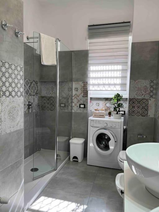 3 Fermate Dal Colosseo - Casa Vacanze Elena - 50 M Da Metro Garbatella Rom Exteriör bild