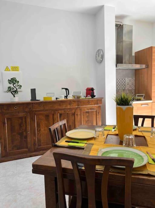 3 Fermate Dal Colosseo - Casa Vacanze Elena - 50 M Da Metro Garbatella Rom Exteriör bild