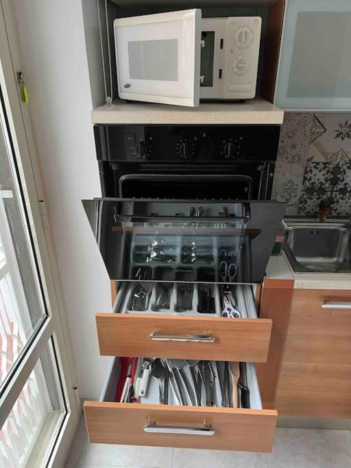 3 Fermate Dal Colosseo - Casa Vacanze Elena - 50 M Da Metro Garbatella Rom Exteriör bild