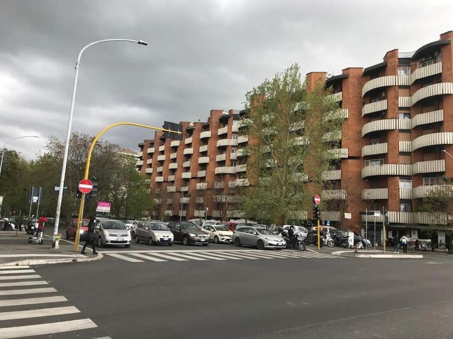 3 Fermate Dal Colosseo - Casa Vacanze Elena - 50 M Da Metro Garbatella Rom Exteriör bild
