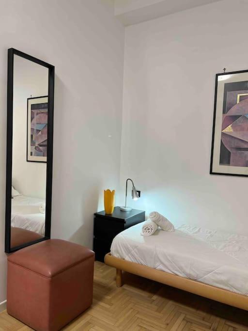 3 Fermate Dal Colosseo - Casa Vacanze Elena - 50 M Da Metro Garbatella Rom Exteriör bild